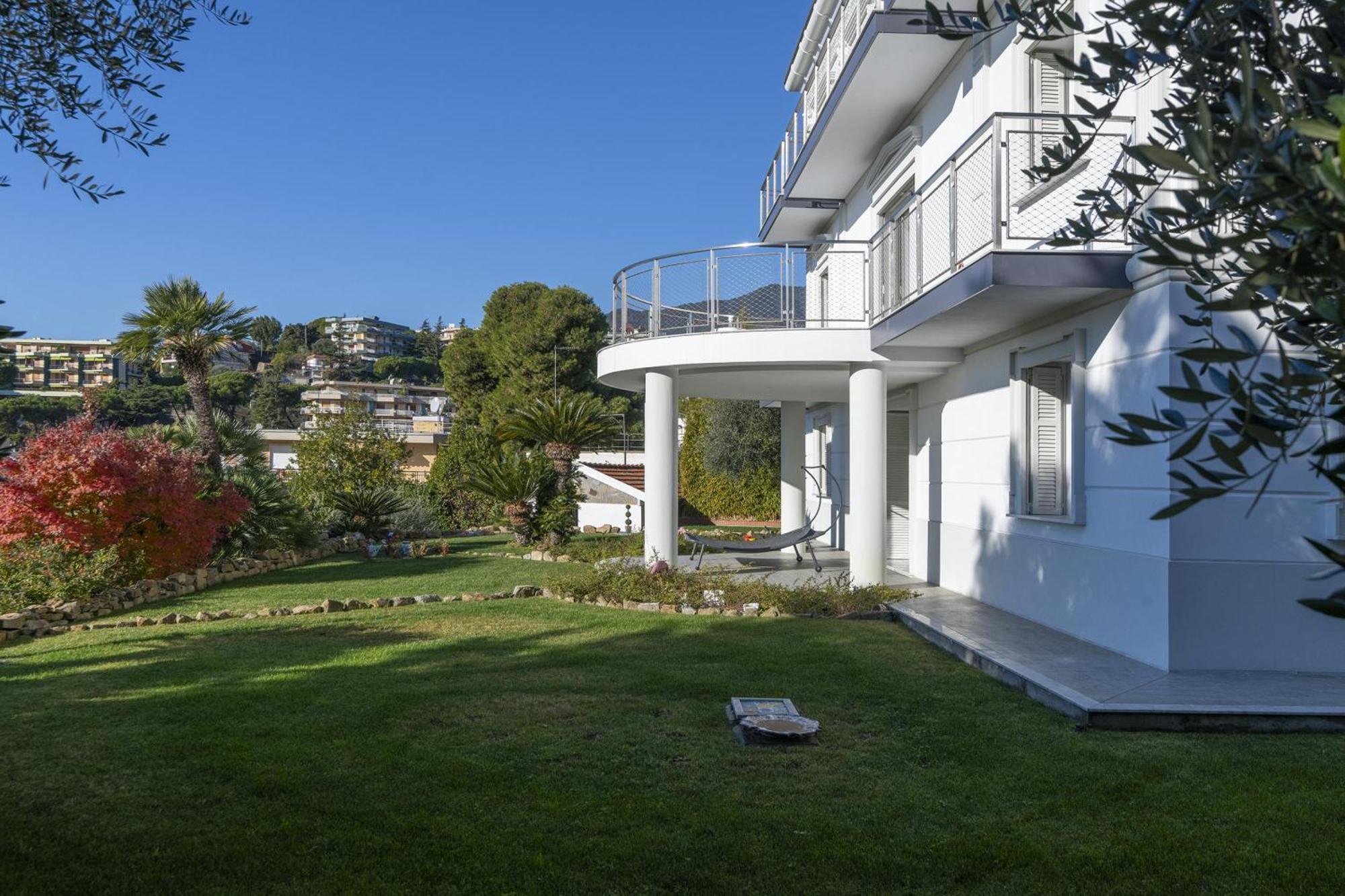 La Lincolnia - With Garden And Seaview - Happy Rentals Σαν Ρέμο Εξωτερικό φωτογραφία